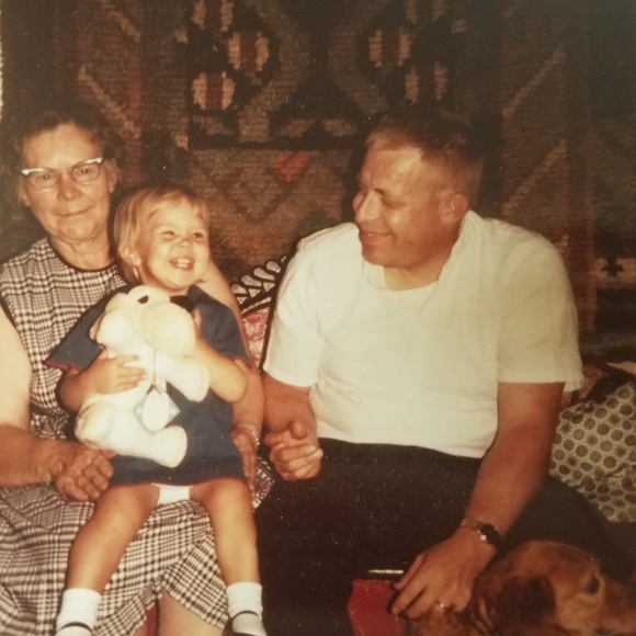 Meet your Posher, Dee - Picture 5 of 5